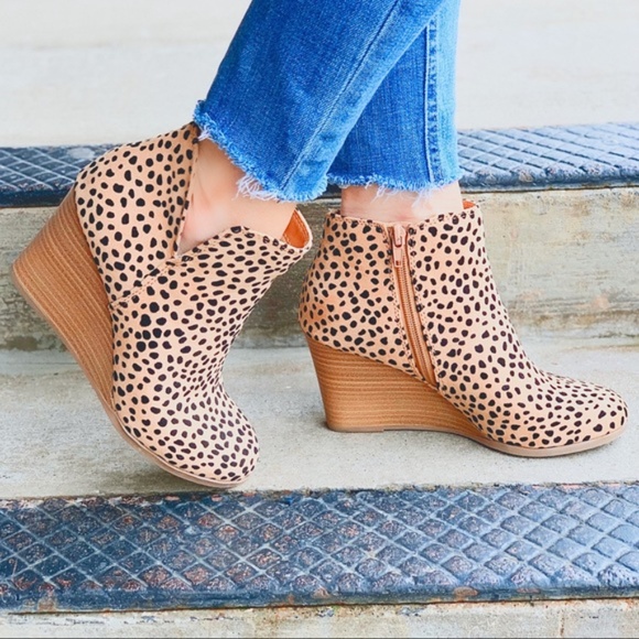LAST PAIR! Cheetah Print Wedge Booties - Picture 2 of 7